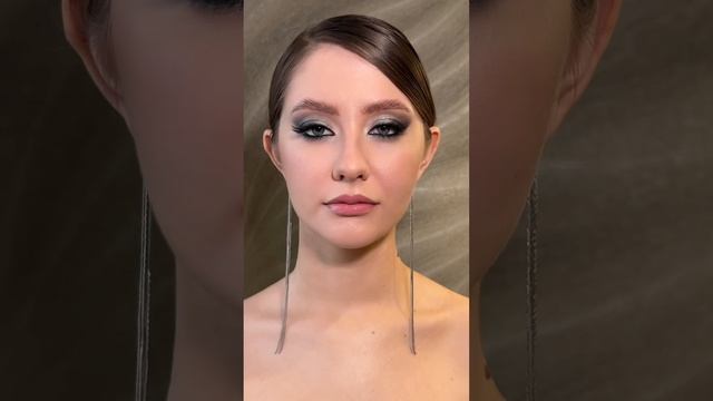 «Жидкое стекло» Parisa Cosmetics не толькосияет, но и увлажняет кожу губ смотреть онлайн