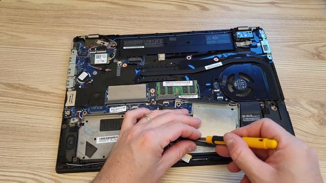 LENOVO #ThinkPad T580 SSD & RAM UPGRADE (4K60FPS)