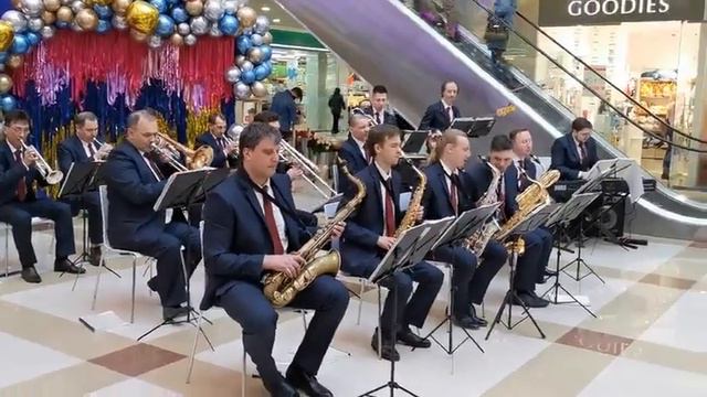 Иркутский городской эстрадный оркестр в Модном Квартале. 7 марта. 2021 г. смотреть онлайн