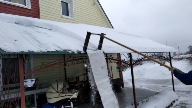 Уборка снега с крыши смотреть онлайн