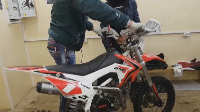 КАК СКИНУТЬ ЦЕНУ ПРИ ПОКУПКЕ БУ МОТОЦИКЛА? ЖИВОЙ ПРИМЕР! ТОРГУЮСЬ ДО СЛЁЗ)) смотреть онлайн