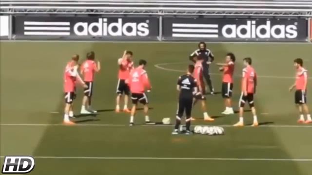 Cristiano Ronaldo fools Martin Odegaard with great piece of skill in Real Madrid training смотреть онлайн