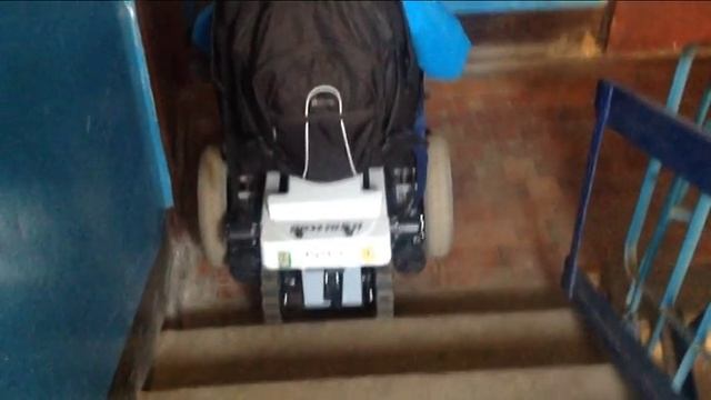 Подъем по лестнице на коляске TOPCHAIR смотреть онлайн