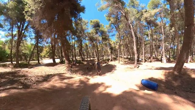 Electric bike Cube Reaction Hybrid EX and electric unicycle Kingsong S18 inside dirt track смотреть онлайн