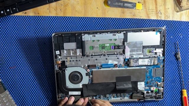Laptop HP Pavilion x360 Convertible Model 14-dh1005TX | RMN TPN-W139 (disassembly) смотреть онлайн