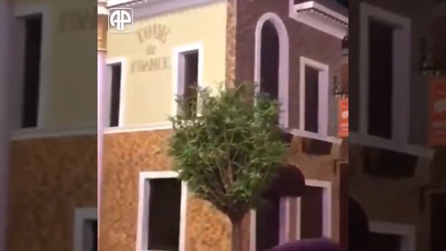 В Таджикистане в городе Кулябе построили маленький город Париж смотреть онлайн