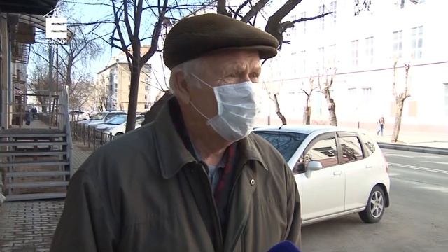 Несмотря на запрет, на улицах Красноярска по-прежнему много пенсионеров смотреть онлайн