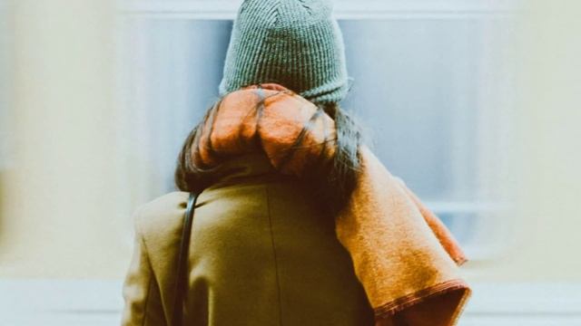 " Он понимает меня как никто другой", - писала она за день до того, как он сделал из неё пленницу смотреть онлайн