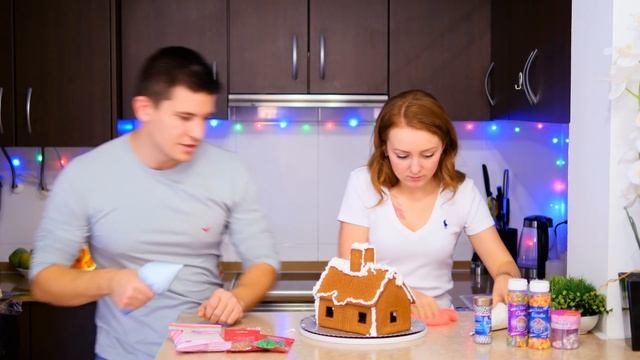 ГОТОВИМ РОЖДЕСТВЕНСКИЙ ПРЯНИЧНЫЙ ДОМИК | SWEET HOME смотреть онлайн