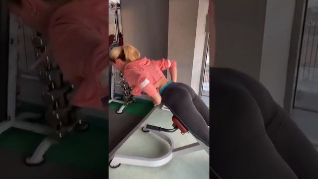 Ягодицы в тренажерном зале смотреть онлайн