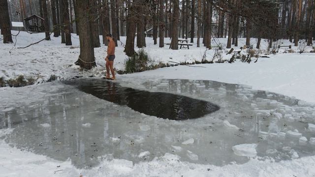 Купание в проруби. Пуща-Водица. Киев смотреть онлайн