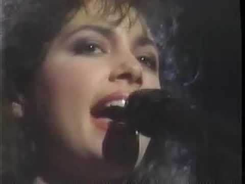 The Bangles (Бэнглз) - Be with You, Eternal Flame (Live, 31.05.1989) смотреть онлайн