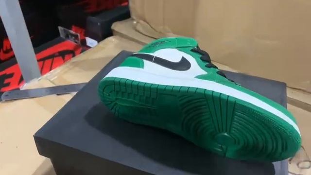 КРОССОВКИ NIKE AIR JORDAN 1 MID ЦВЕТ ЗЕЛЕНЫЙ Артикул 23043 смотреть онлайн