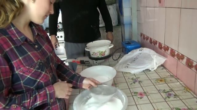 Как мы делаем быстро сахарную пудру смотреть онлайн