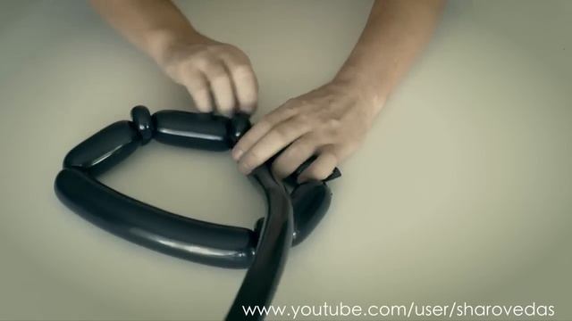 Летучая мышь вампир из шаров Bat vampire out of balloons on Halloween смотреть онлайн