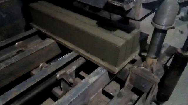 Производство бордюра тротуарного на вибропрессе Монолит-100 смотреть онлайн