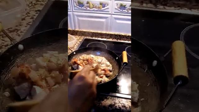 Goulash plato típico de la República Checa. смотреть онлайн