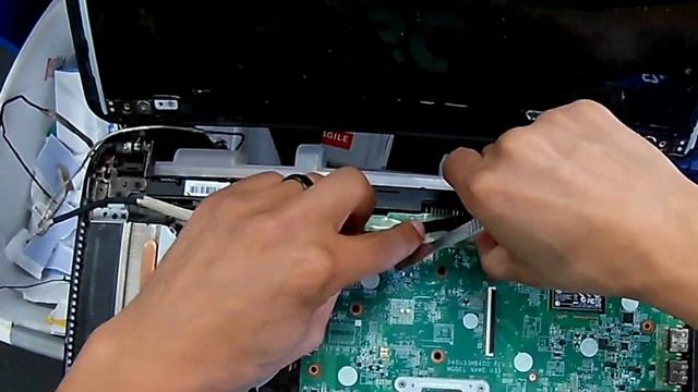 HP Pavilion 14-b120dx Screen Replacement, LCD Cable Replacement, disassembly смотреть онлайн