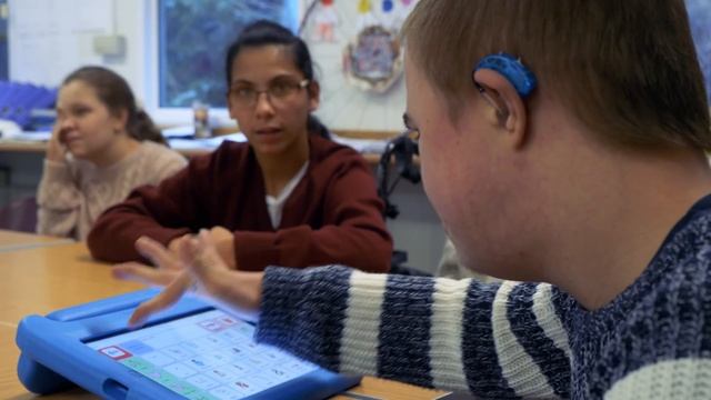 Supporting deaf children in special schools смотреть онлайн