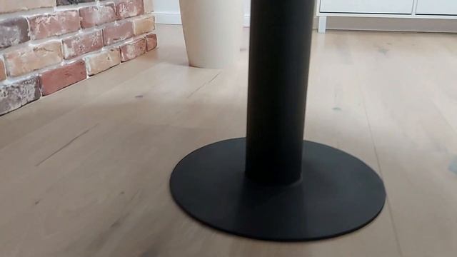 Круглый стол в стиле лофт с белой кромкой. смотреть онлайн