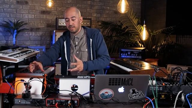Hybrid Analog/Digital Beatmaking with Mark de Clive-Lowe | Reverb смотреть онлайн