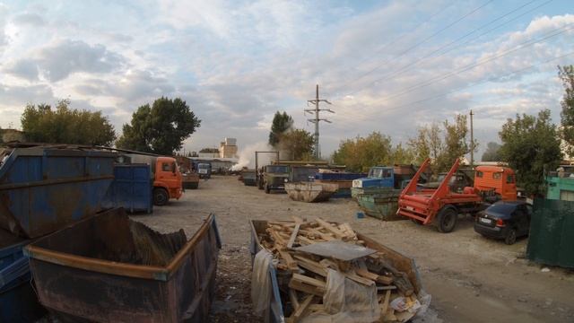 г. Москва, район Некрасовка,1-я Вольская, вл. 43. Жгут мусор. Кад.77:04:0006001:12 дата: 07.09.2020 смотреть онлайн