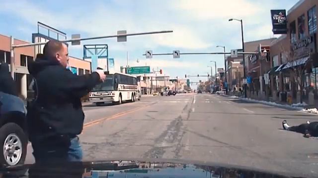 Мужик решил что он терминатор. Преследование и задержание подозреваемого. смотреть онлайн