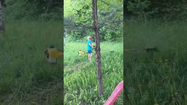 А cute baby! Мне 4 года, но хочу помочь папе! смотреть онлайн