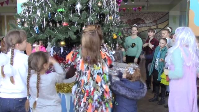 Новогодний утренник смотреть онлайн