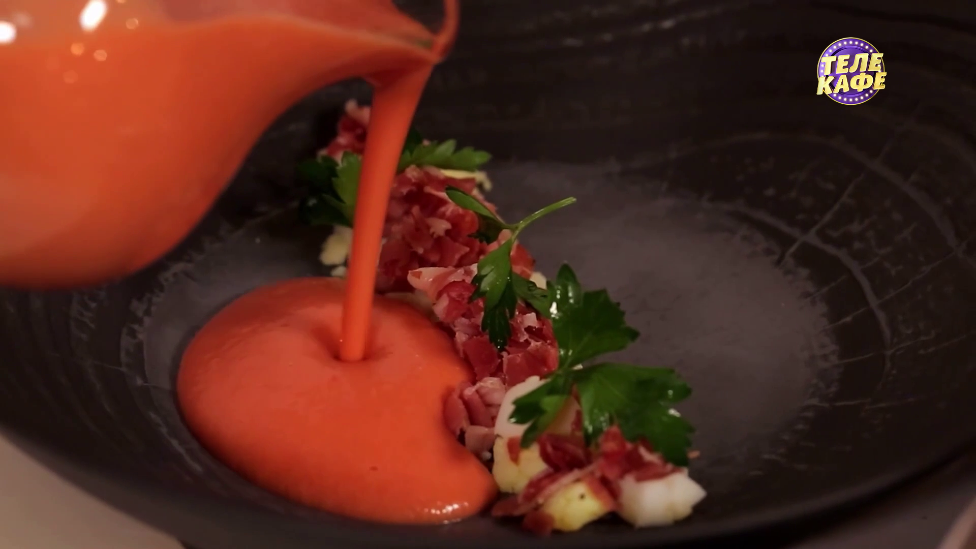 Густой томатный суп сальморехо. Необычный рецепт от настоящего шеф-повара! смотреть онлайн