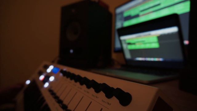 Synth Music for Daydreaming (with Arturia Keylab Essential 49) смотреть онлайн