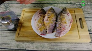 Караси в сметане с луком, в духовке.