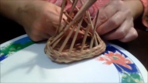 Плетение из газет.Лапоточки мастер-класс.