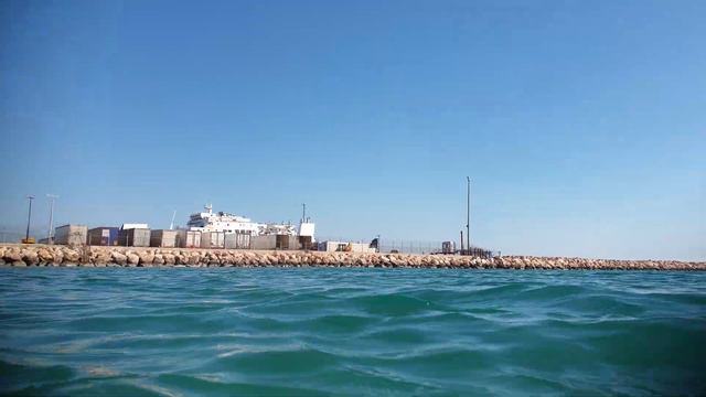Прозрачный бирюзовый цвет воды в Средиземном море | Ташуджу | Турция смотреть онлайн