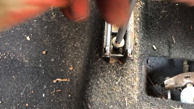 Как снять передние сидения на автомобиле Рено Логан смотреть онлайн