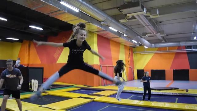 Тюмень, Батутный центр Sky Max Остров смотреть онлайн