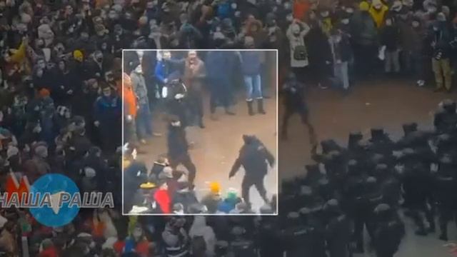 Еще один инцидент, где Мужчина ударил полицейского ногой и попытался скрыться смотреть онлайн