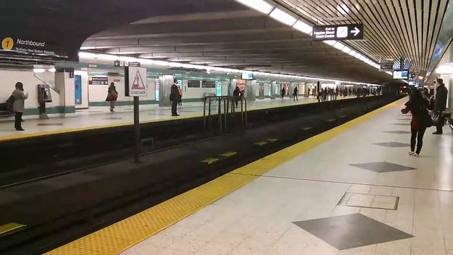 Mini Time Lapse @Bloor смотреть онлайн