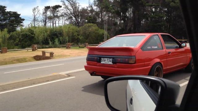 TOYOTA TRUENO AE86 3SGE BEAMS ON THE ROAD ACELERATING AND EXHAUST SOUND . смотреть онлайн
