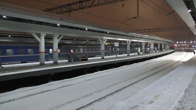 Электровоз ЧС7-263 (ТЧЭ-33) со скорым фирменным поездом 