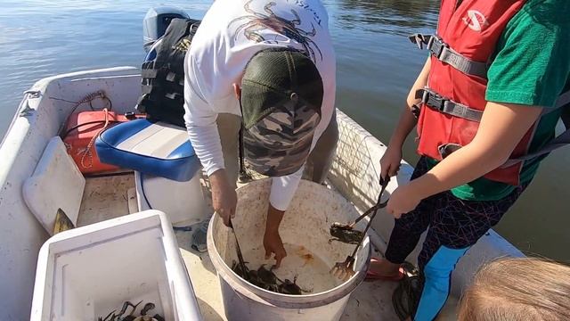 Our Best BLUE CRAB CRABBING Trip Of The Year (BIGGEST Crabs)