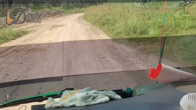 Sensasi di dalam truk logging bersama Sopir berpengalaman 40 tahun смотреть онлайн