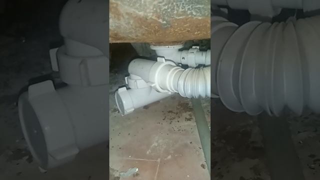 Как почистить сифон под ванной смотреть онлайн