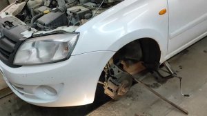 Замена опоры стойки на Лада Гранта без снятия стойки