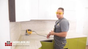 Выпиливание столешницы и установка мойки