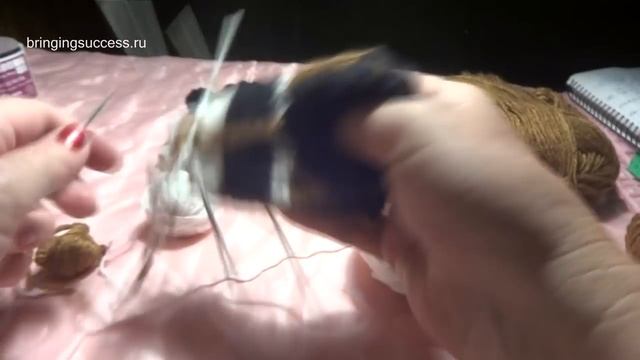Детские варежки (рукавички) Енот вязание спицами (подарок своими руками) Часть 2 смотреть онлайн