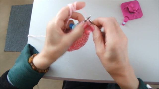 ЯРКИЕ СЛЕДОЧКИ ТАПОЧКИ НА 2 СПИЦАХ ОДНИМ ПОЛОТНОМ БЕЗ ШВА НА ПОДОШВЕ ЛЕГКО EASY BEAR | HONEY AND AN смотреть онлайн