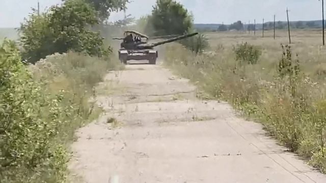 Минобороны России опубликовало кадры боевой работы экипажей танков в Курской области смотреть онлайн