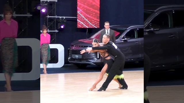 Самба / Взрослые La (Rising Stars) - Чемпионат Минска (20.05.2023) спортивные бальные танцы смотреть онлайн