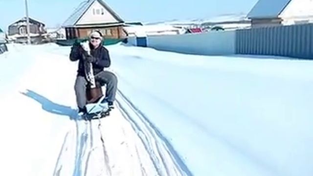 Копия видео "Современный Емеля на печи" смотреть онлайн